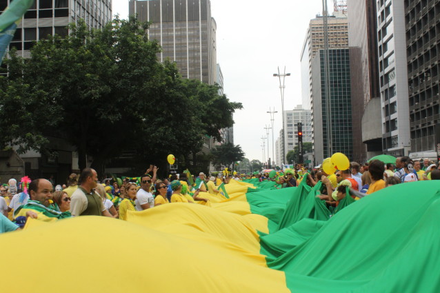 Manifestação contra a corrupção e pela saída da presidente Dilma Roussef, na avenida Paulista | Foto: André Tambucci / Fotos Públicas / OA