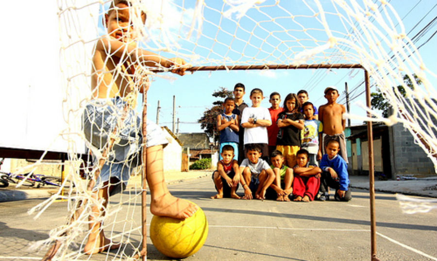 REGRAS BÁSICAS DO FUTEBOL DE RUA > TODO MUNDO TEM QUE JOGAR