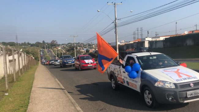 Colégio êxito mobiliza mais de 100 famílias nesta tarde