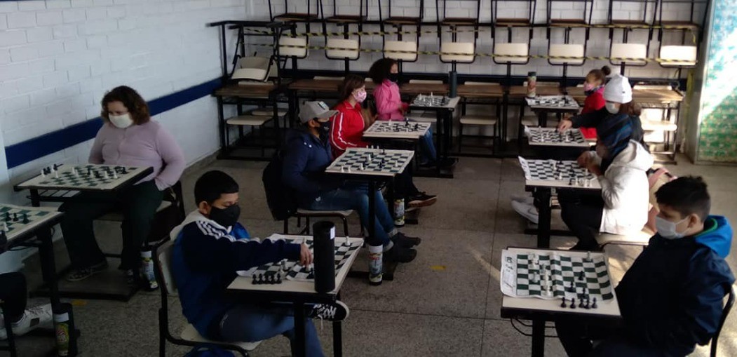 ARAPIRACA - Escola de Arapiraca adota prática de xadrez como ferramenta de  aprendizado e realiza primeiro torneio interno com sucesso