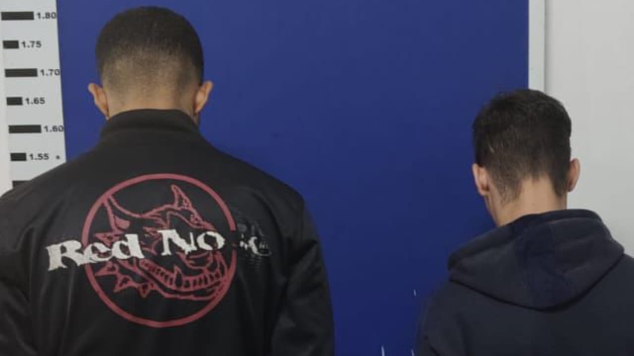 Dupla é presa após fugir da GCM e colidir carro furtado no Jardim Algarve